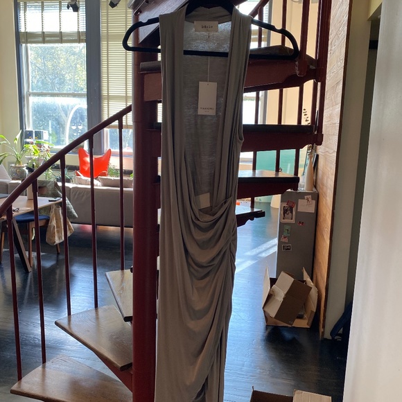 Low back Maxi Dress - Picture 1 of 3
